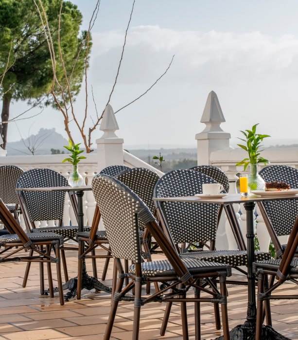 Terraza del Hotel Terraza del restaurante, con bonitas vistas sobre el entorno