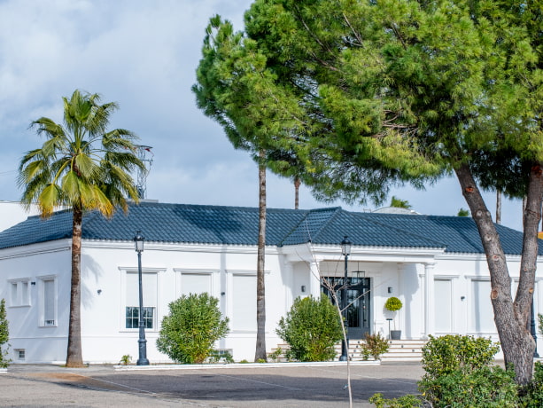 Hotel en Posadas, Córdoba Bonita fachada del Hotel Los Molinillos, a la entrada de Posadas
